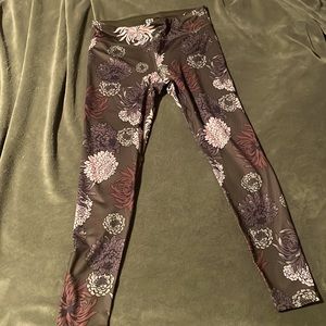 JoyLab size large leggings in excellent condition. Size Large